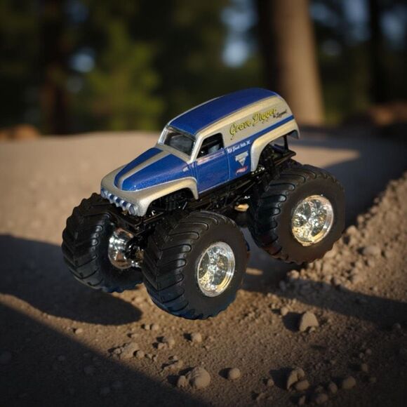 Hot Wheels Monster Jam Grave Digger The Legend 1:64 Scale B23 - Picture 1 of 9
